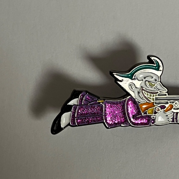 Batman Joker Ak 47 Gun Hat Pin Pins Fitted New Era Glitter Hats Hatpin - Picture 2 of 8